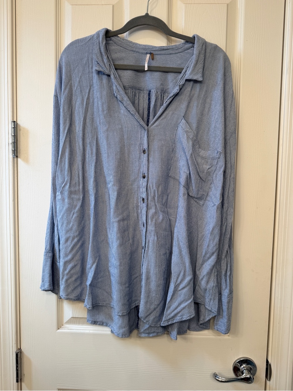 Free People | Women’s Light Blue Button-Down Shirt | L